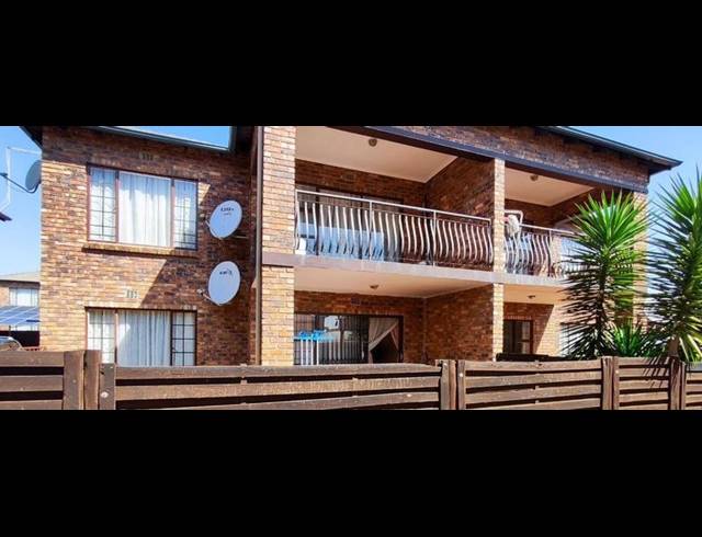 2 BEDROOM APARTMENT FOR SALE IN RAND COLLERIES